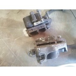 PIAGGIO 125 XEVO PAIRE ETRIER AV