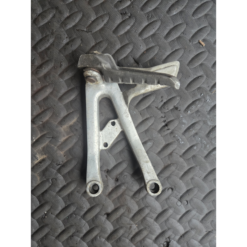 APRILIA 125 AF1 FUTURA PLATINE CALE PIED AR DROIT